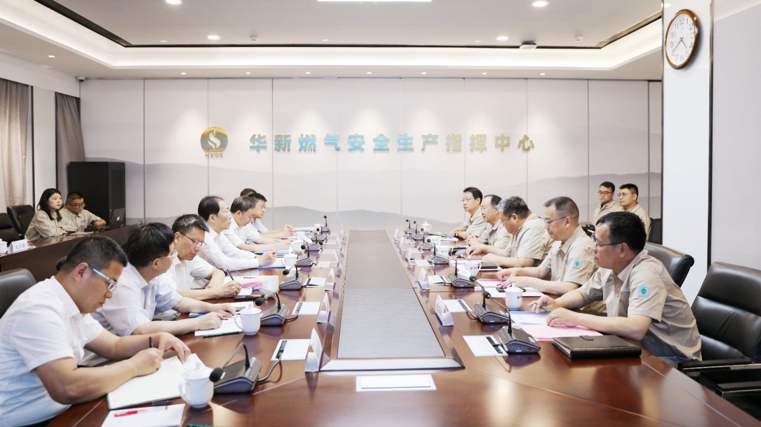 拜訪華新燃?xì)饧瘓F(tuán)_副本.jpg